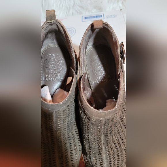 Vince Camuto Campina Bootie Tan Size 6 1/2 M - Picture 3 of 11